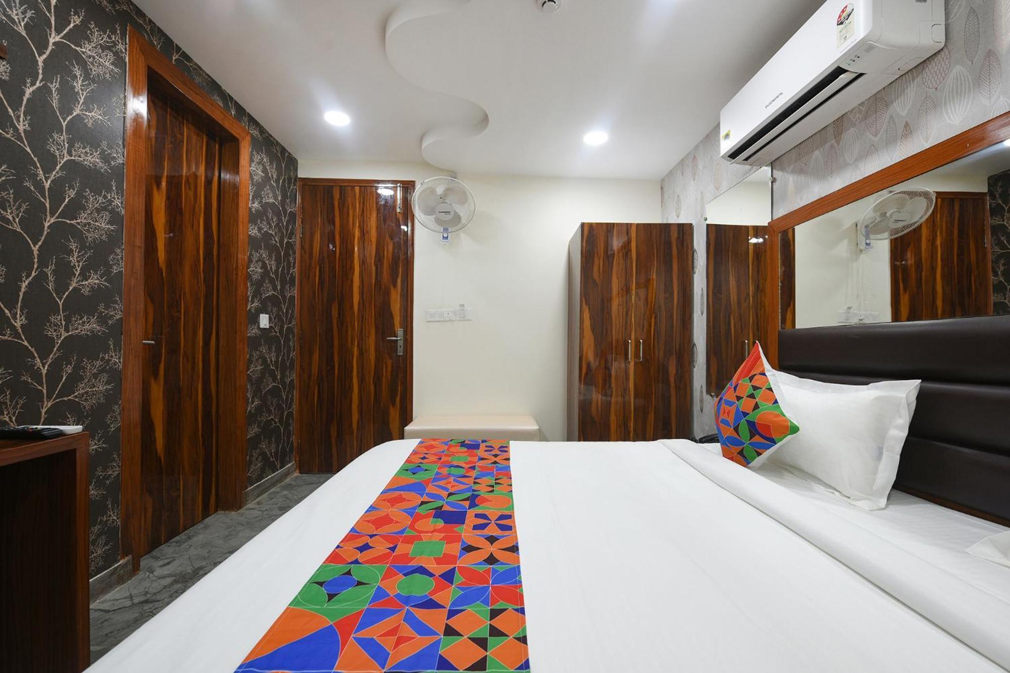 Fabhotel Mona Continental - Nr Laxmi Nagar It Hub New Delhi Exteriör bild