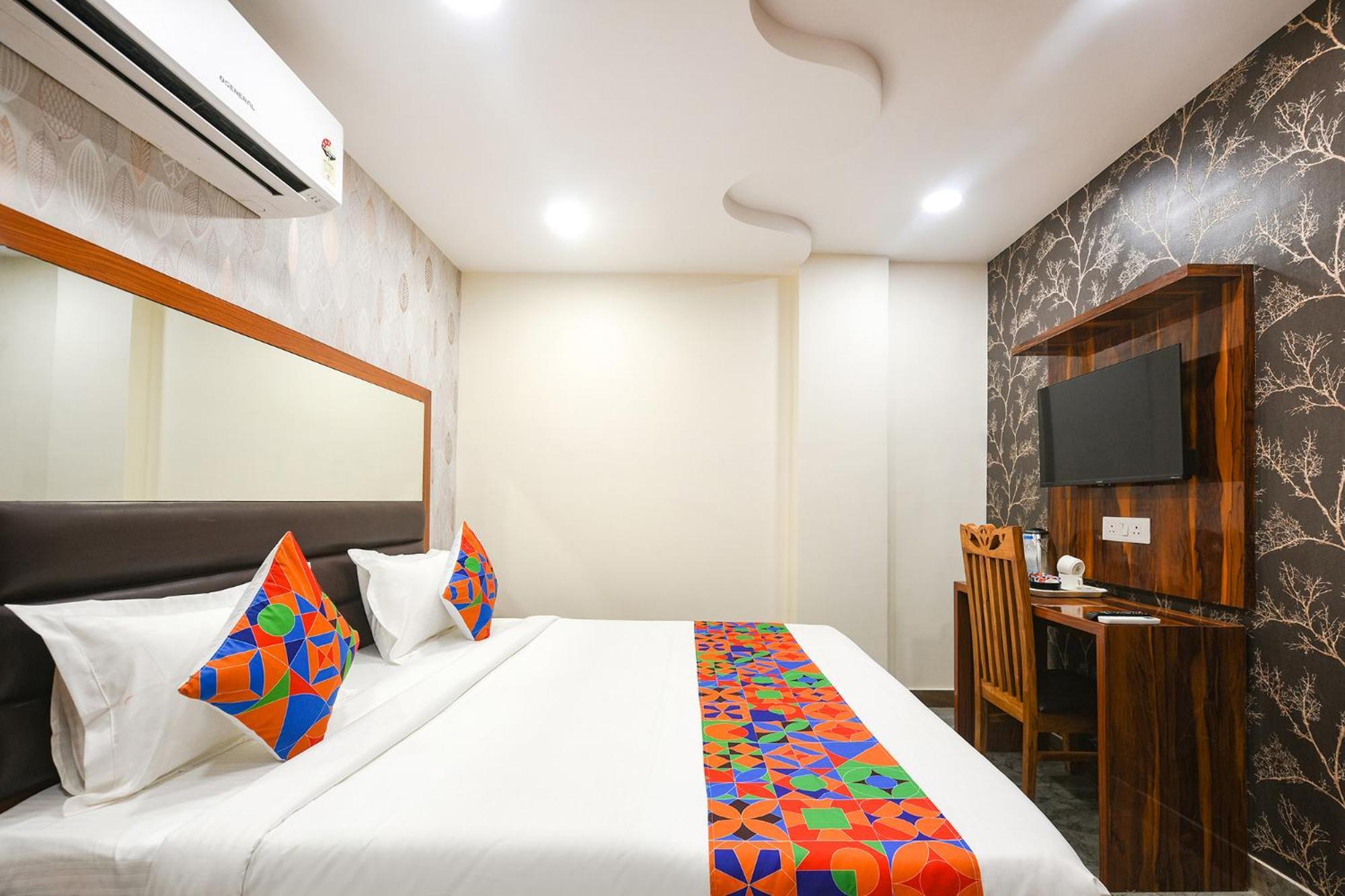 Fabhotel Mona Continental - Nr Laxmi Nagar It Hub New Delhi Exteriör bild