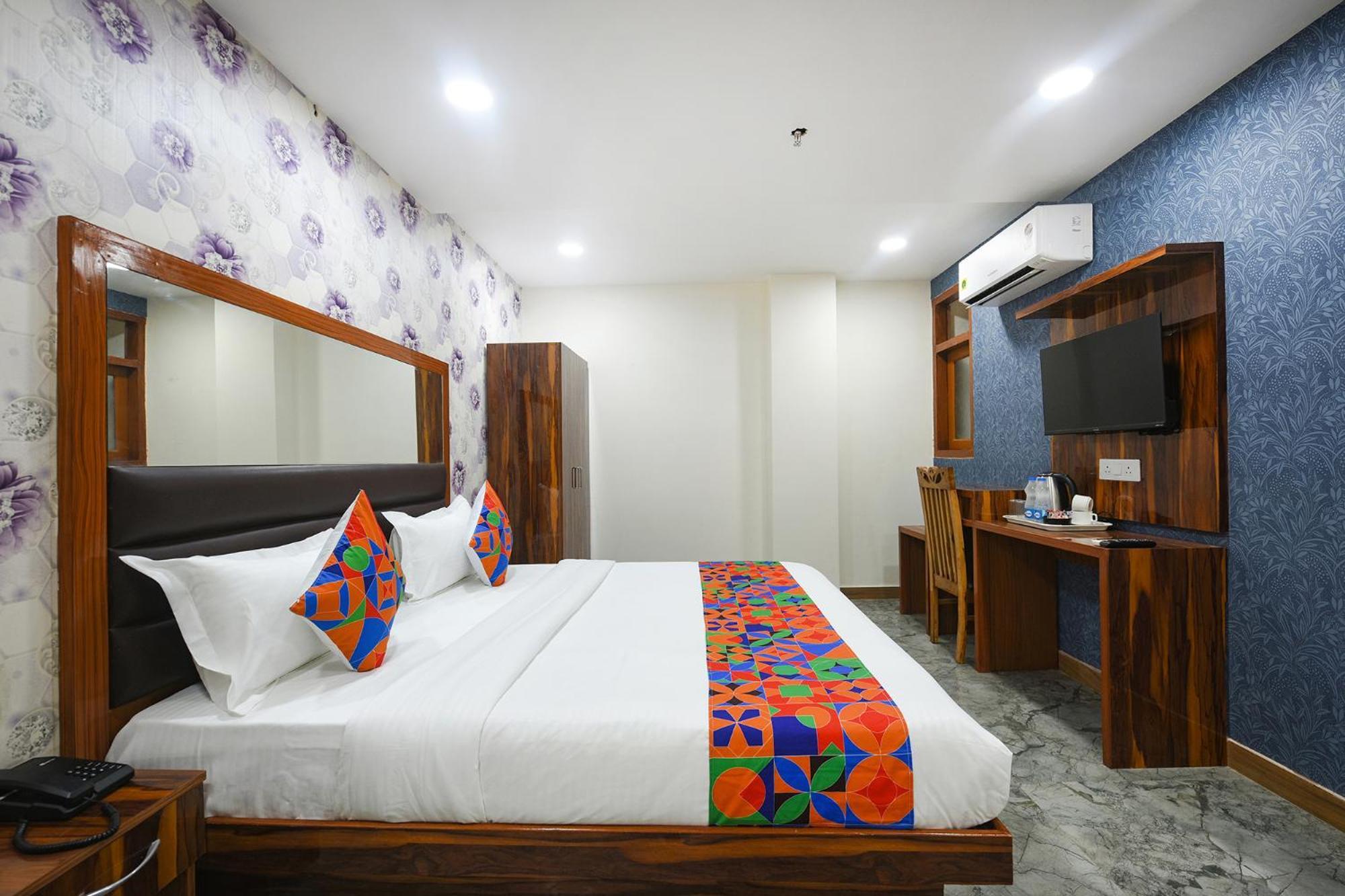 Fabhotel Mona Continental - Nr Laxmi Nagar It Hub New Delhi Exteriör bild