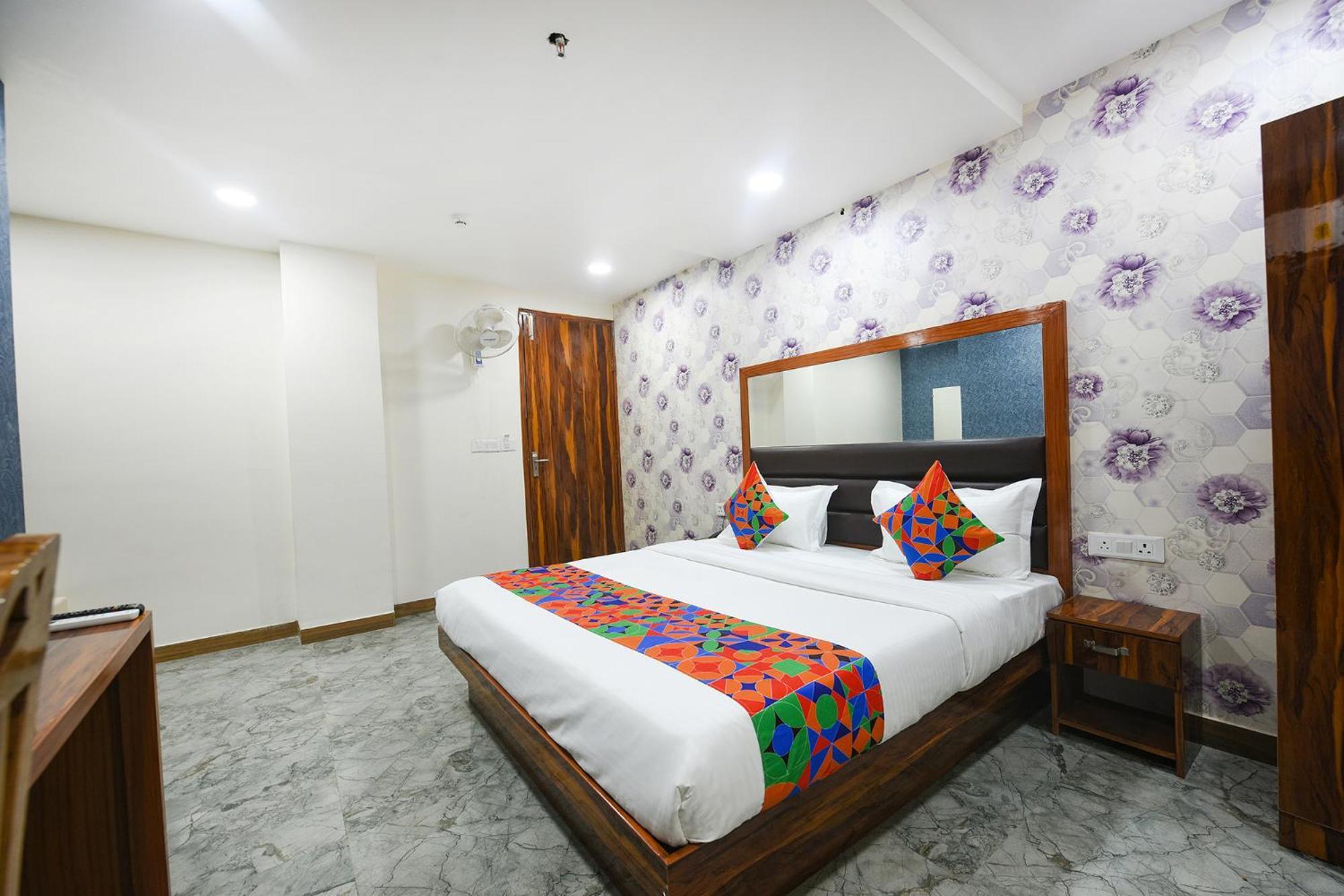 Fabhotel Mona Continental - Nr Laxmi Nagar It Hub New Delhi Exteriör bild