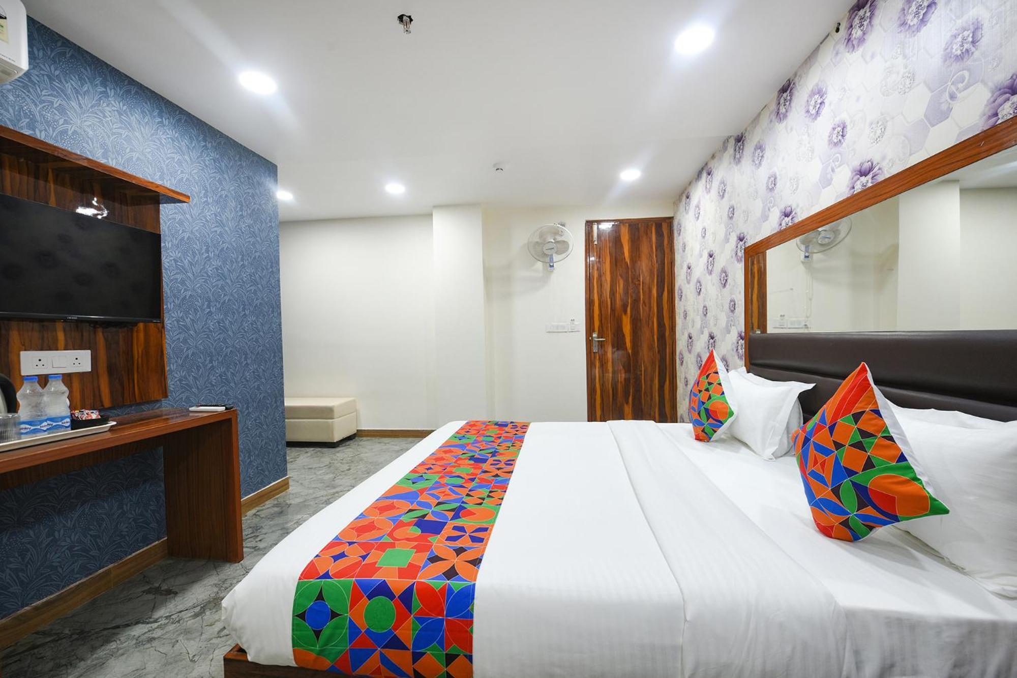Fabhotel Mona Continental - Nr Laxmi Nagar It Hub New Delhi Exteriör bild