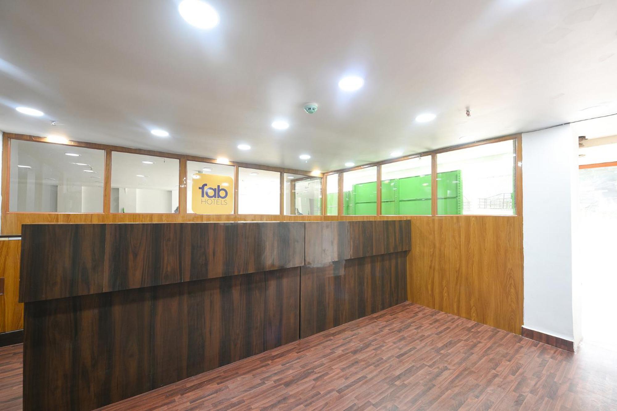 Fabhotel Mona Continental - Nr Laxmi Nagar It Hub New Delhi Exteriör bild