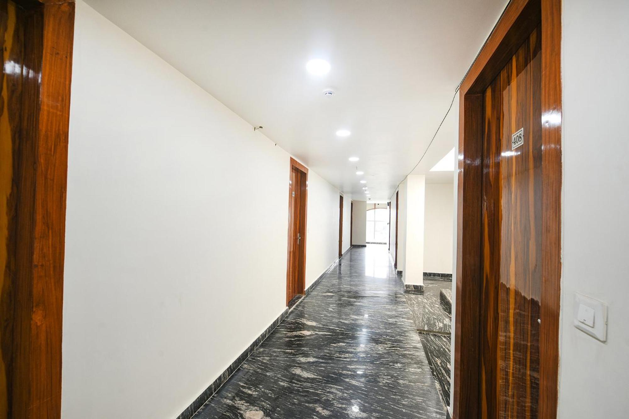 Fabhotel Mona Continental - Nr Laxmi Nagar It Hub New Delhi Exteriör bild