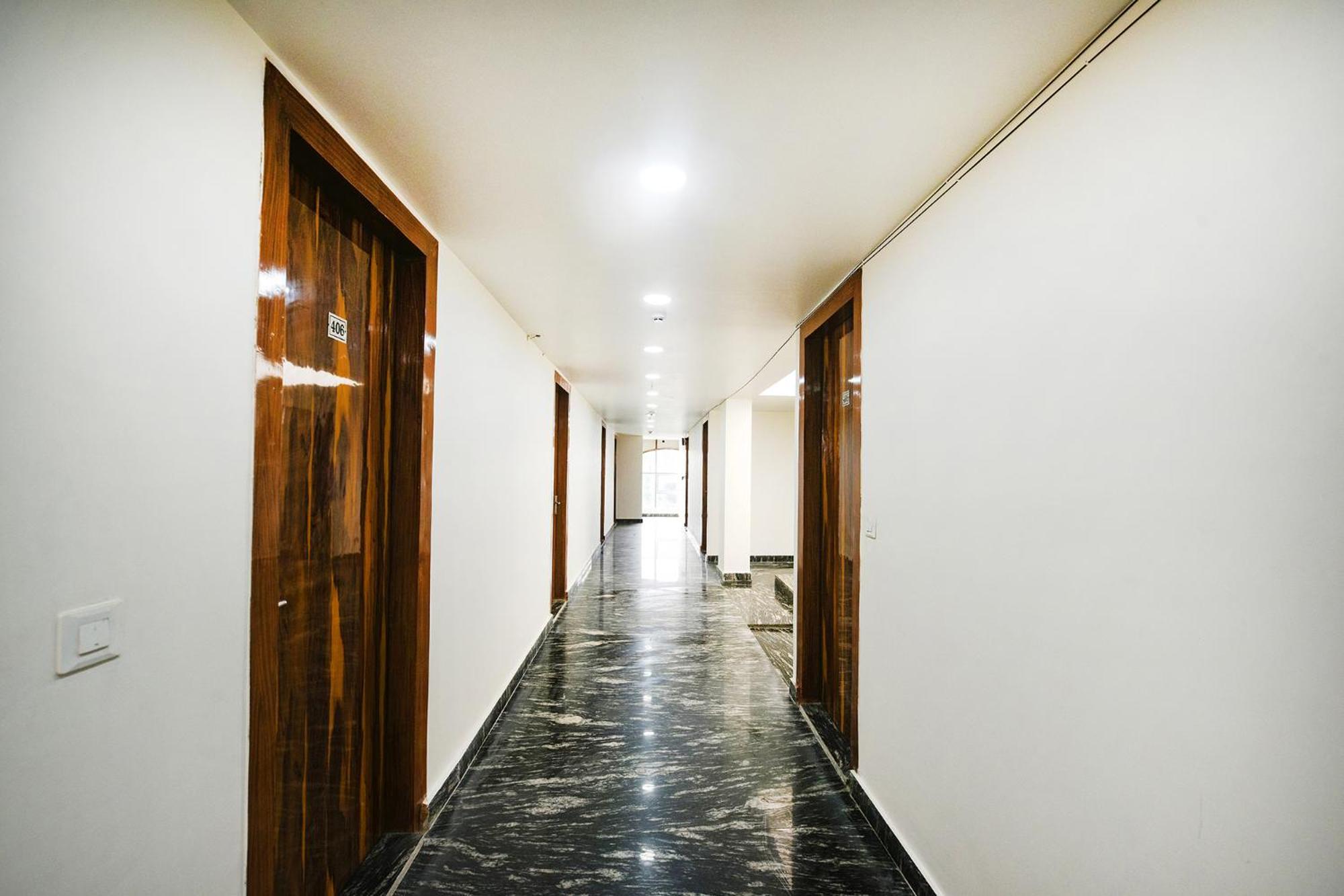 Fabhotel Mona Continental - Nr Laxmi Nagar It Hub New Delhi Exteriör bild